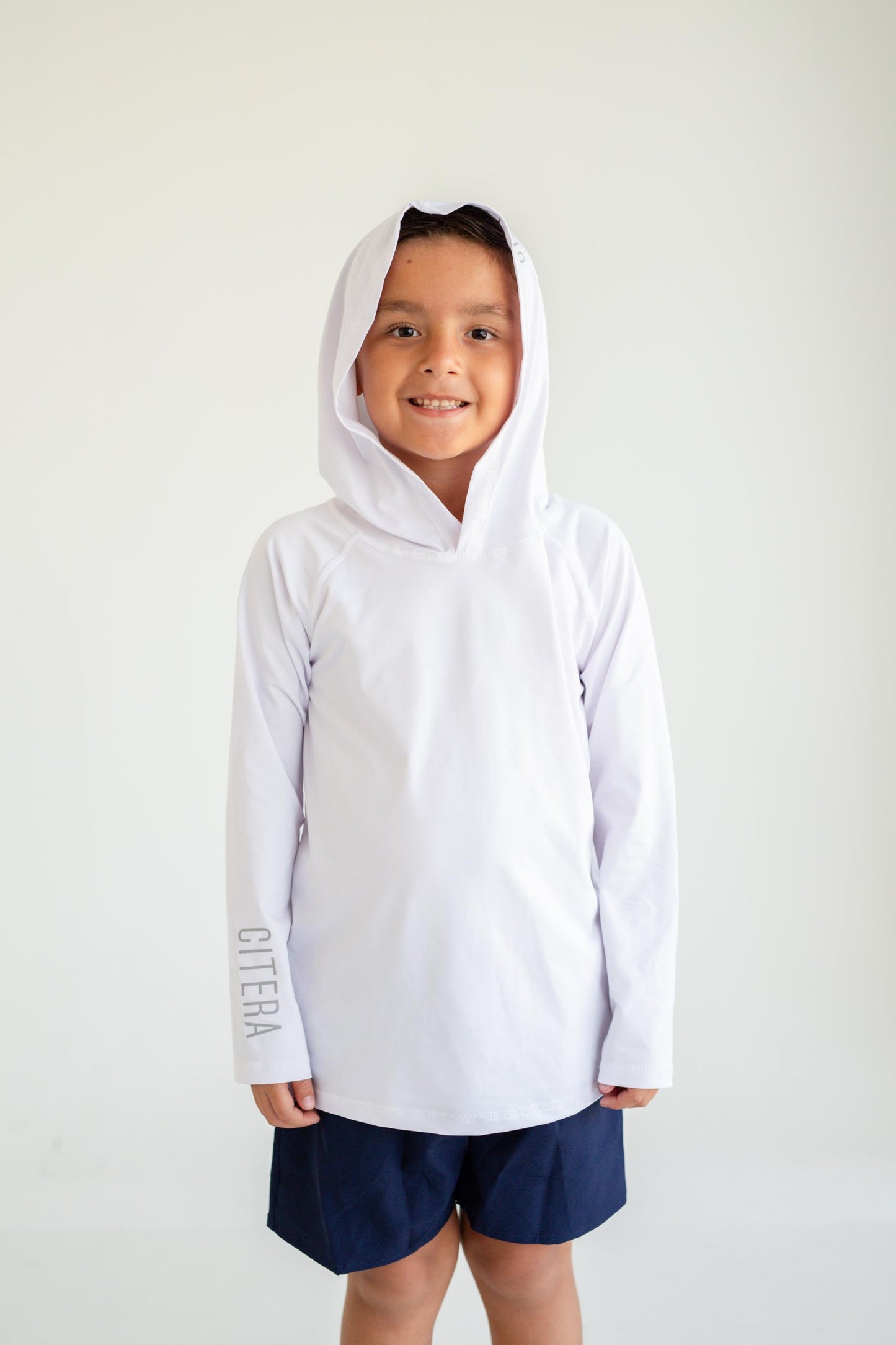 Franela UV Con Capucha Blanca
