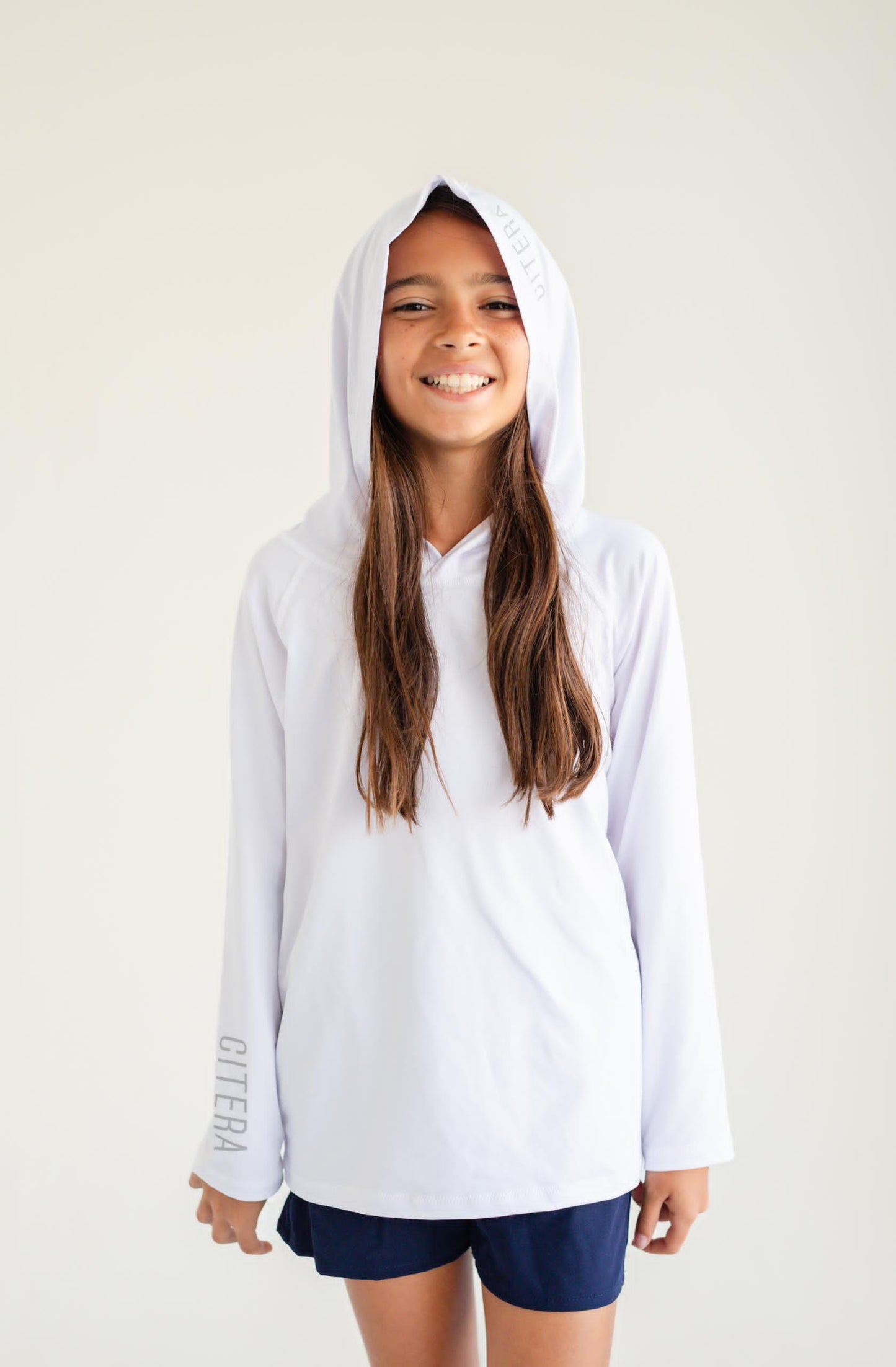 Franela UV Con Capucha Blanca